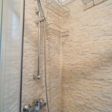 Ultra Central White & Lila Studio Букурещ Екстериор снимка