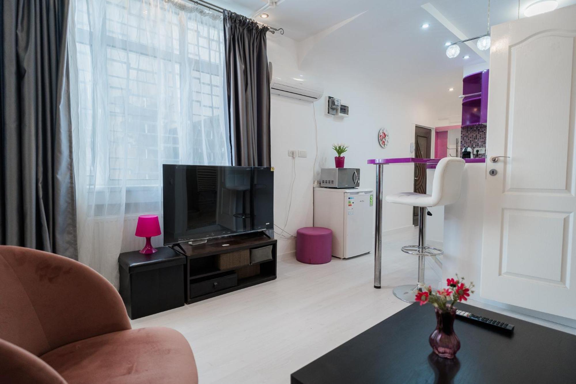 Ultra Central White & Lila Studio Букурещ Екстериор снимка