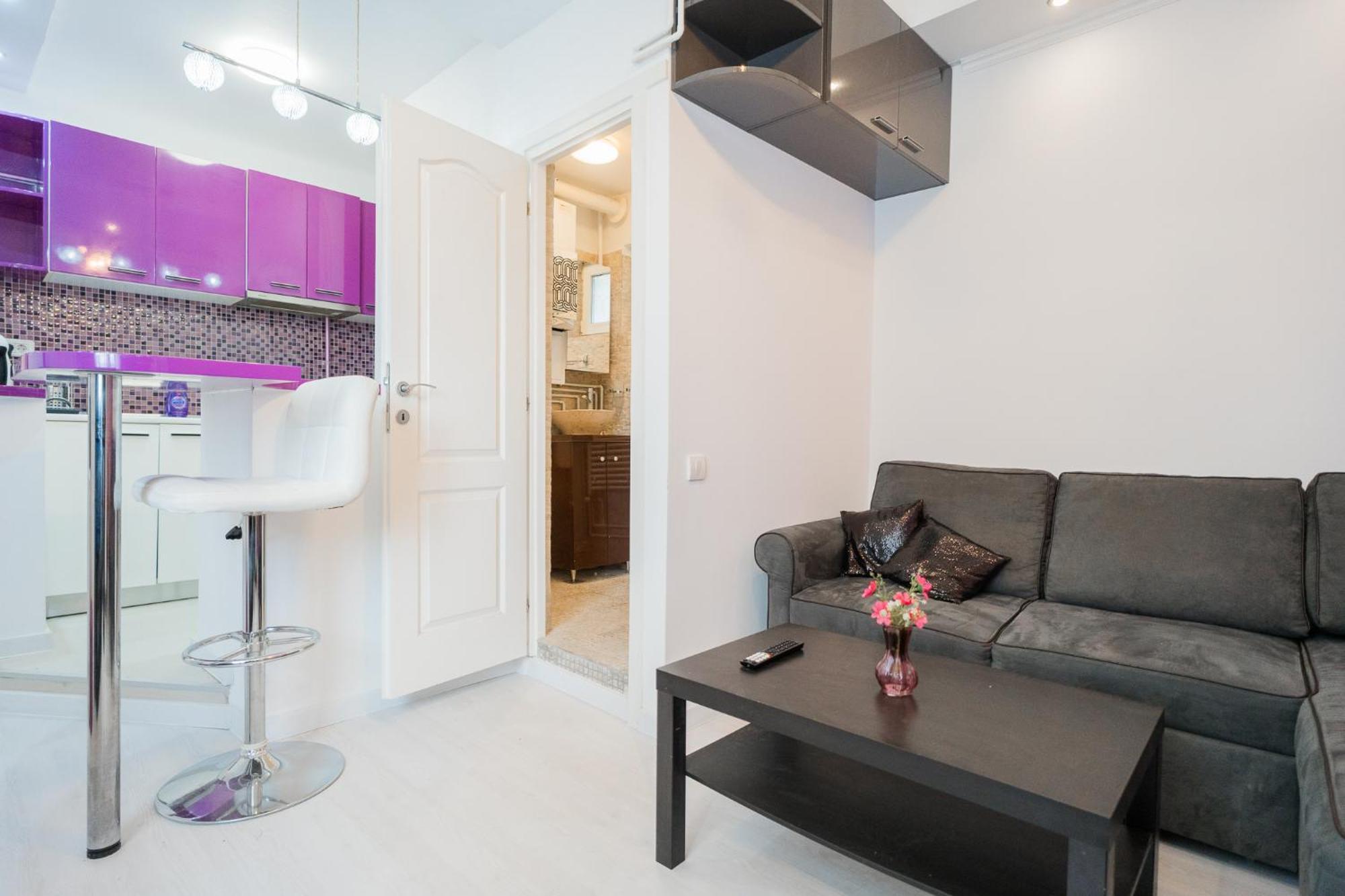 Ultra Central White & Lila Studio Букурещ Екстериор снимка