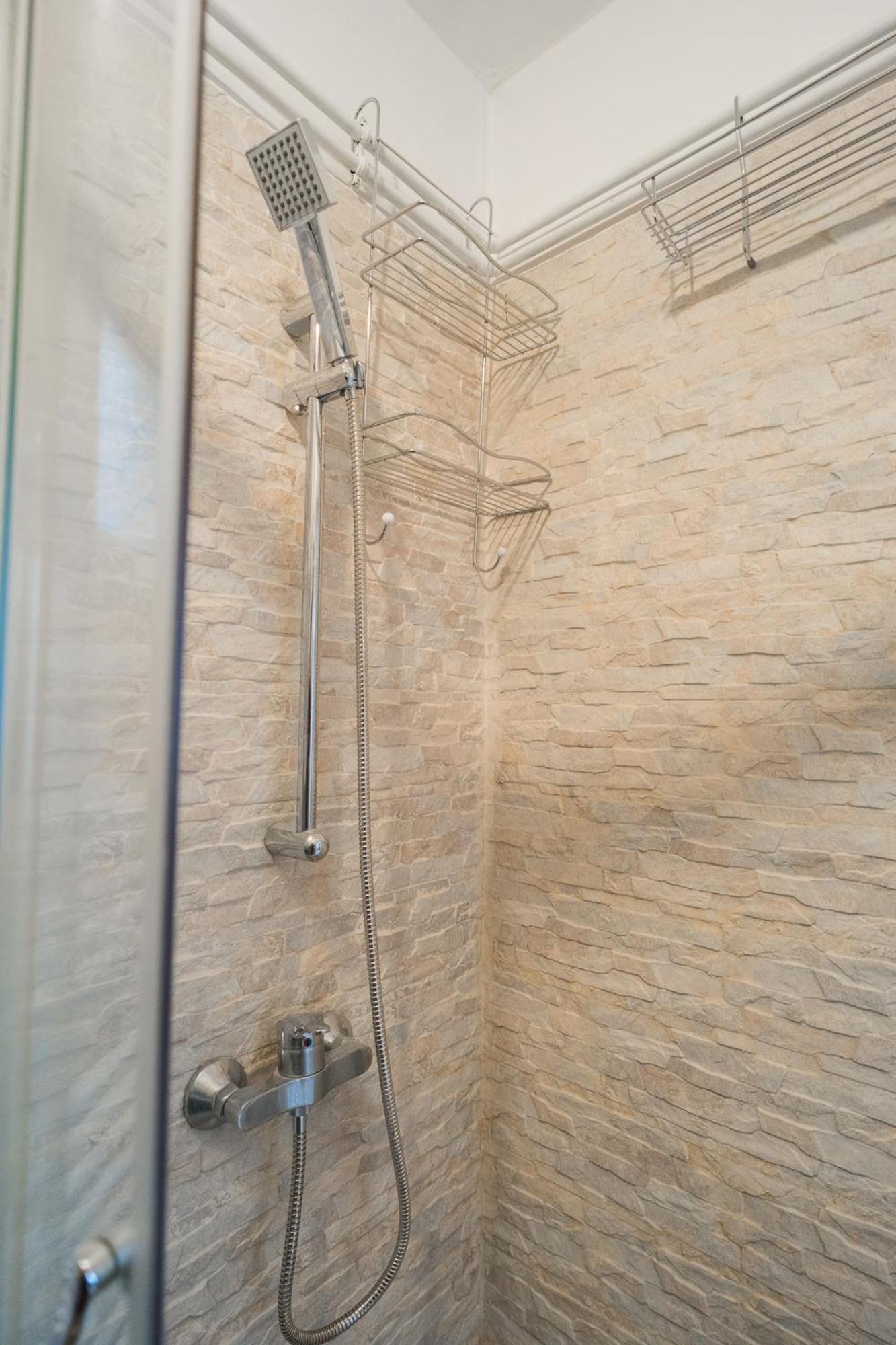 Ultra Central White & Lila Studio Букурещ Екстериор снимка