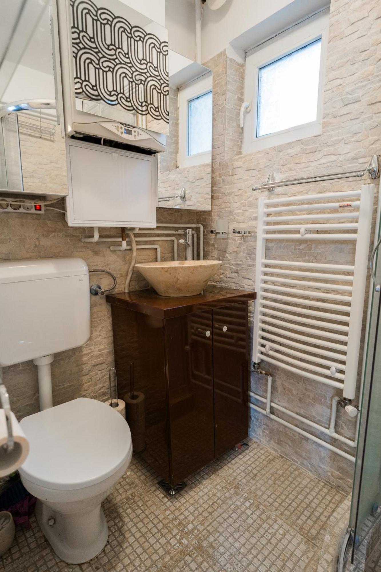 Ultra Central White & Lila Studio Букурещ Екстериор снимка